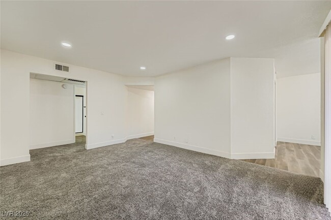 Building Photo - 3151 N Soaring Gulls Dr