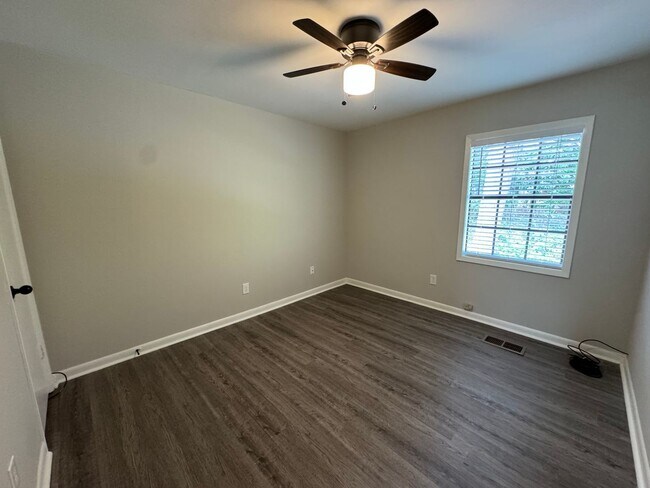 Building Photo - 707 McLarty Rd