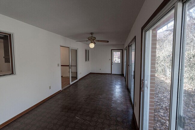 Building Photo - 401 Cedar Ln