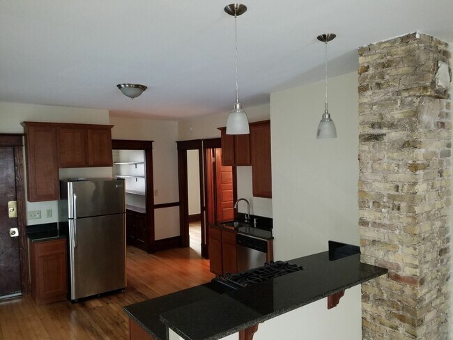 Building Photo - 2939-39B N Pierce St