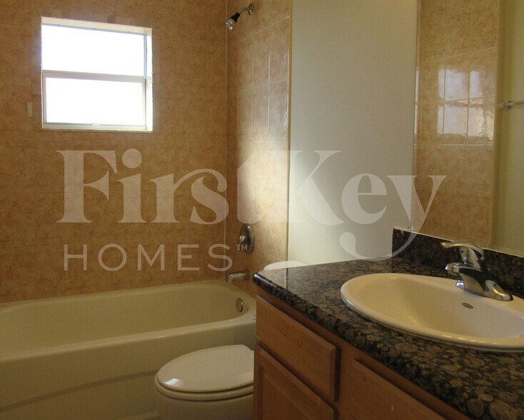 Building Photo - 1810 NW 21st Terrace