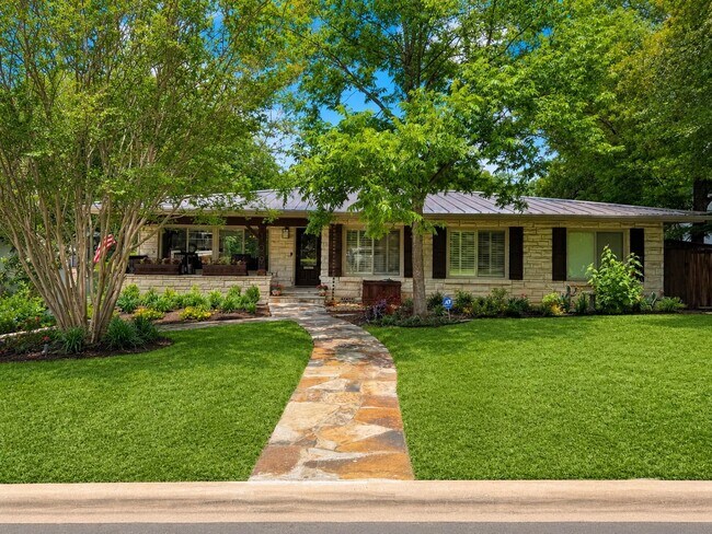 Building Photo - Luxury Terrell Hills Lease with 2025 Remodel, New Salt-Chlorinated Pool & Outdoor Living!  Beauti...
