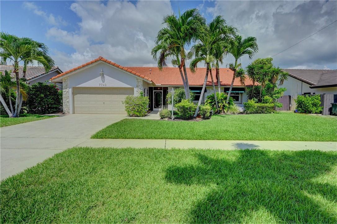Building Photo - 7785 W Country Club Blvd