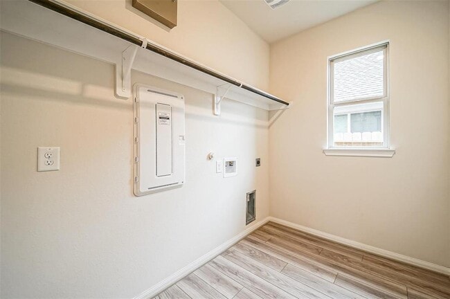 Building Photo - 2710 Bayrose Dr