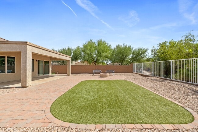 Building Photo - 5658 S Morning Shadows Dr