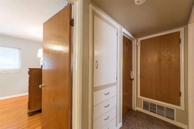 Building Photo - 4014 E Fedora Ave