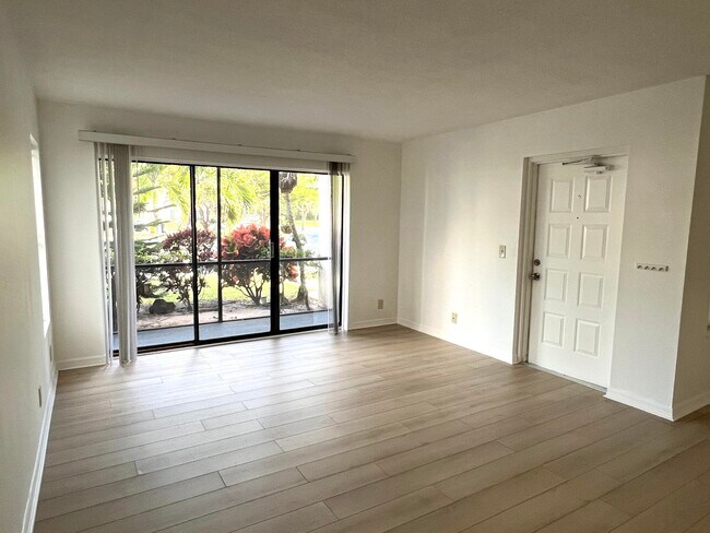 Building Photo - 1115 Green Pine Blvd