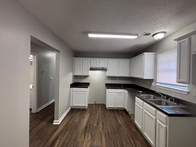 Building Photo - 7149 Charlton Way