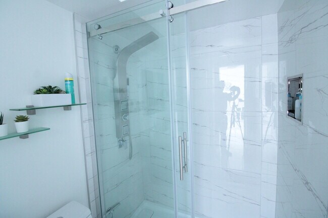 Building Photo - 470 Paradise Isle Blvd