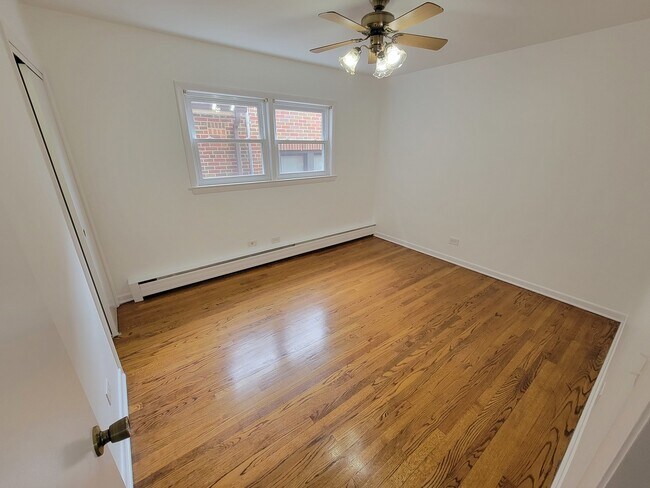 Building Photo - 5809 N Whipple St