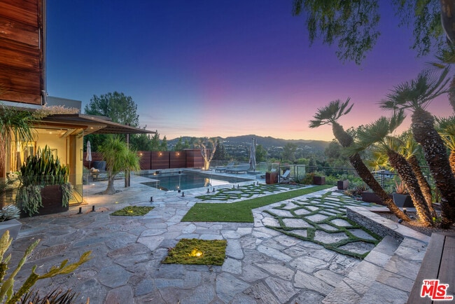 Building Photo - 4305 Clear Valley Dr