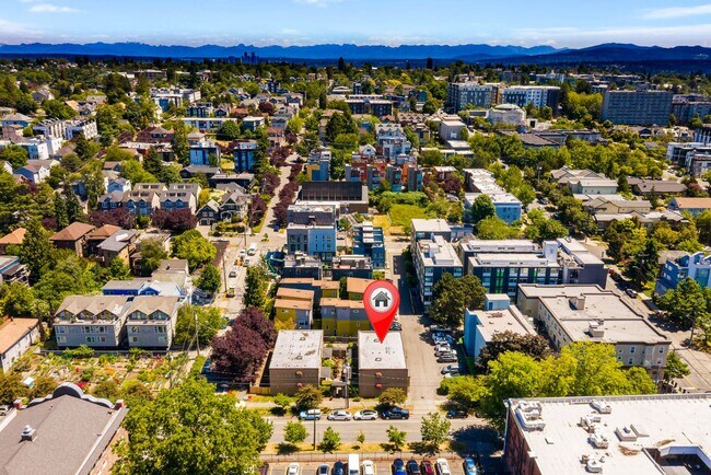 Building Photo - 120 14th Ave S