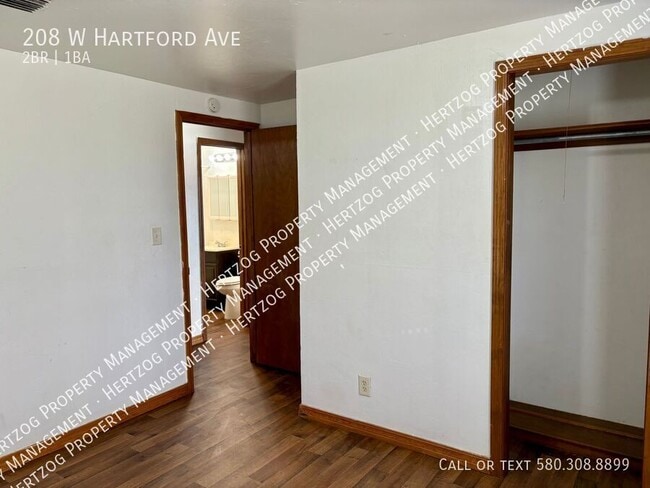 Building Photo - 208 W Hartford Ave