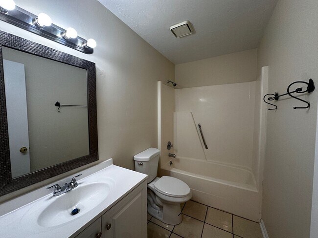 Building Photo - 218-G White Drive @ Cedar Pines-Move In Ready