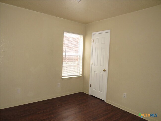 Building Photo - 1602 Dugger Cir