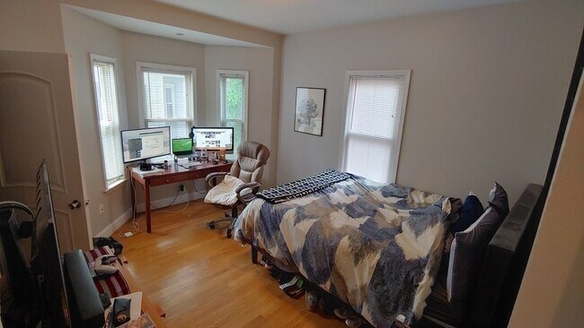 Building Photo - 33 Eastburn St