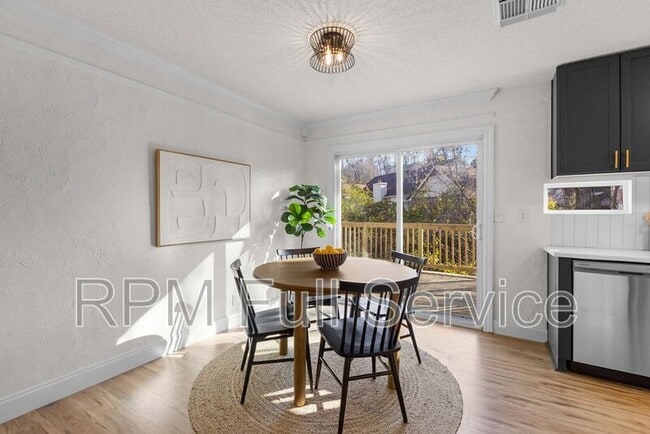 Building Photo - 4745 Aaron Dr