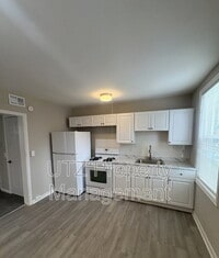 Building Photo - 2213 Belair Rd