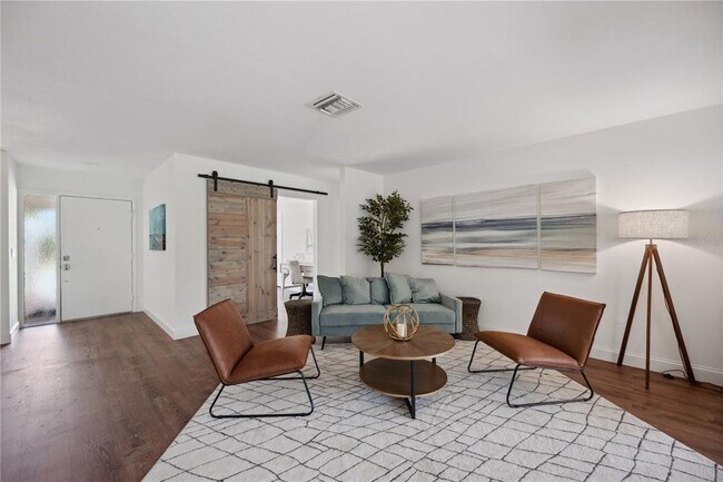 Building Photo - 456 Yacht Harbor Dr