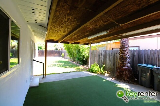 Building Photo - 419 Chaparral Way