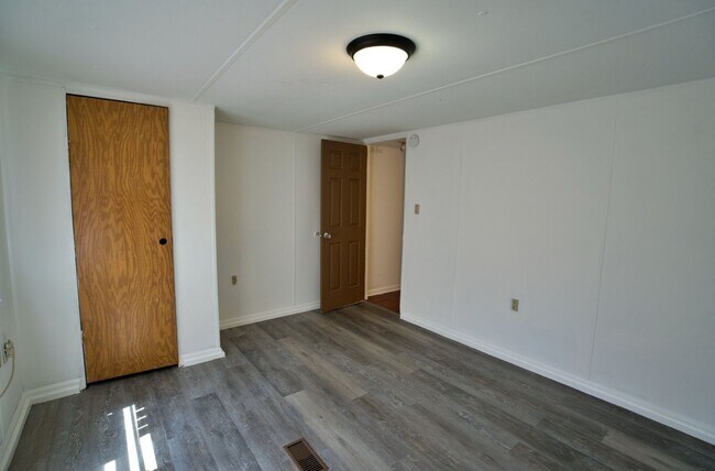 Building Photo - Evergreen D