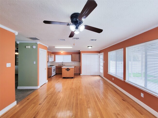 Building Photo - 9607 Farrell Dr