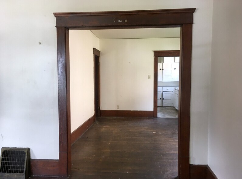 Building Photo - 588 Schiller Ave