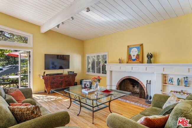 Building Photo - 1336 Bienveneda Ave