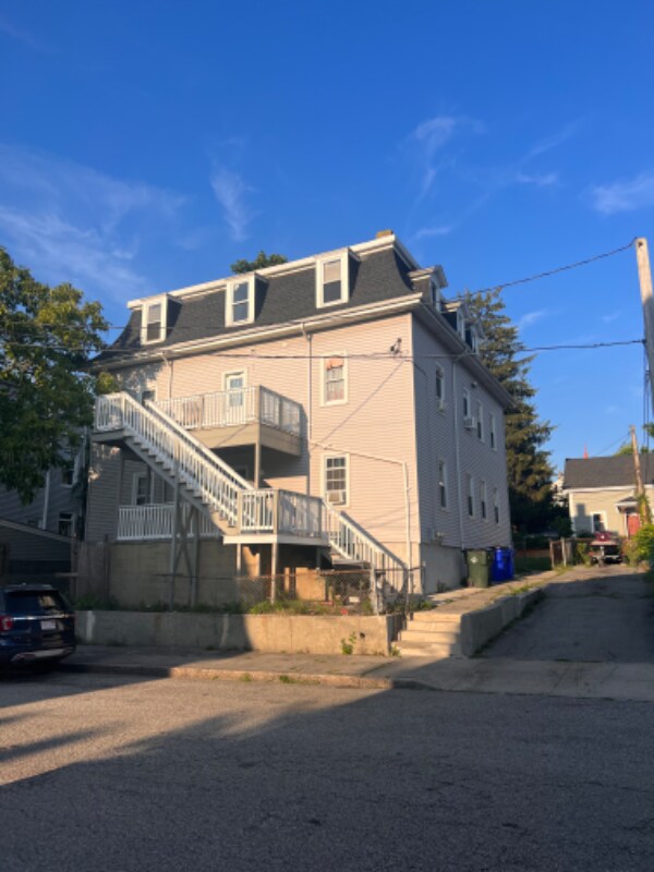 39 Danforth St 39 Danforth St Fall River MA 02720 Apartment Finder