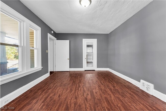 Building Photo - 414 E 147th St