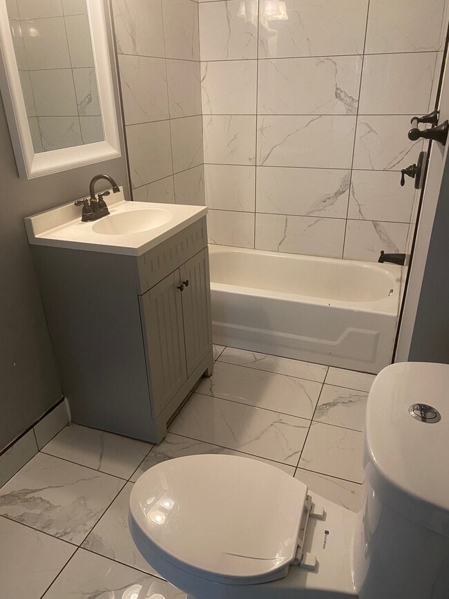 Building Photo - 12 E Sunnyside Way