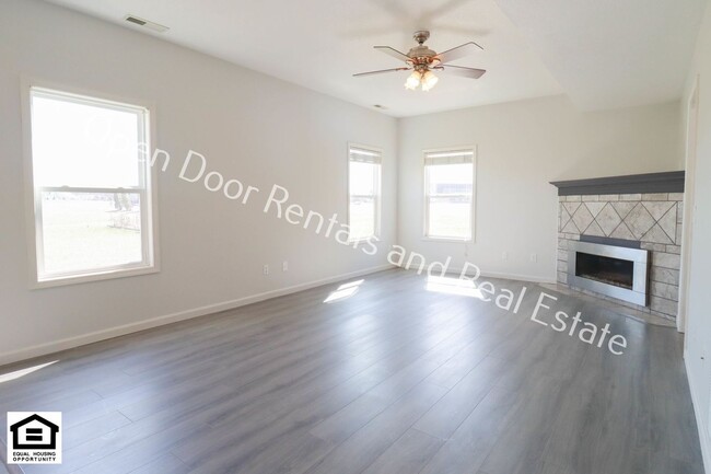 Building Photo - ***$500 off 1st months rent!**** 3 bedroom...
