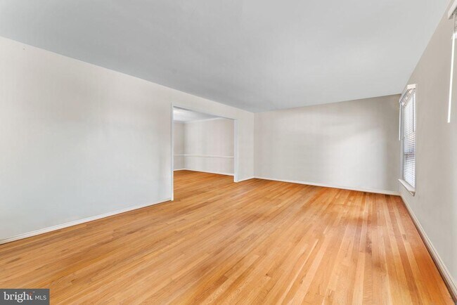 Building Photo - 9 Snug Hill Ct