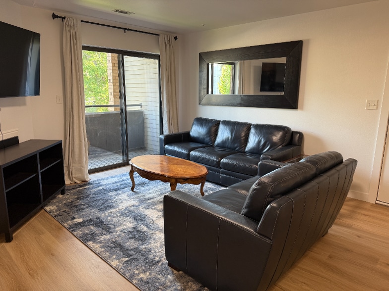 Building Photo - 284 E 600 N