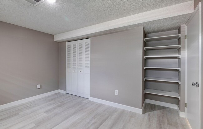 Building Photo - Spacious 4-Bedroom Home with Private Backy...