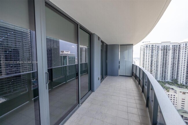 Building Photo - 1000 Brickell Plaza