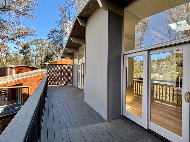 Building Photo - 6207 Westover Dr