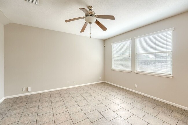Building Photo - 2515 Allred Dr