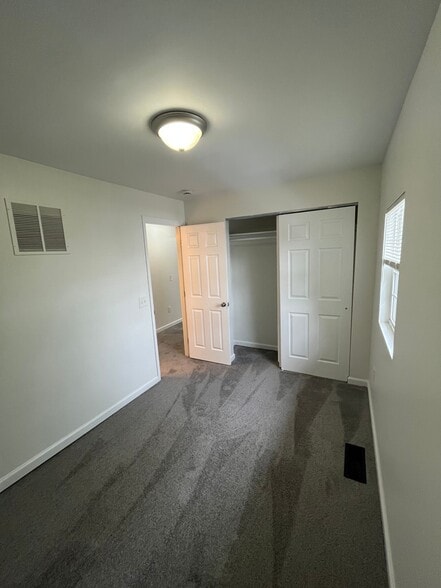 Building Photo - 360 E Hinman Ave