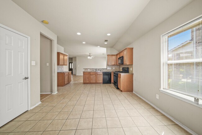 Building Photo - 2134 Vermillion Oak St