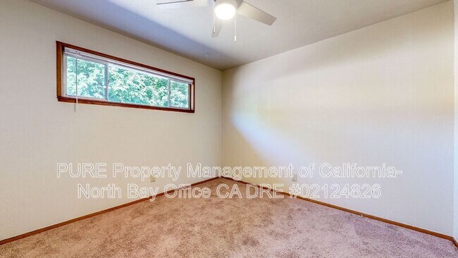 Building Photo - 867 Lorna Dr