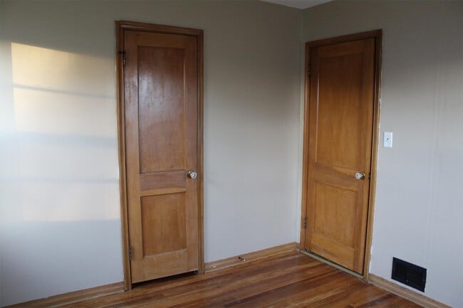 Building Photo - 907 N Grant St