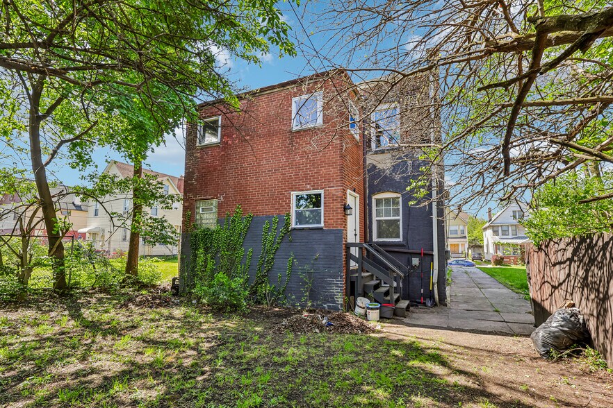 Building Photo - 1825 Lakeview Rd