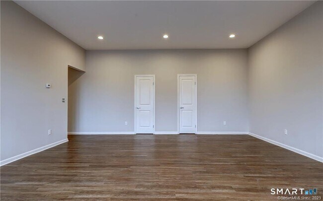 Building Photo - 91 Stowe Ave