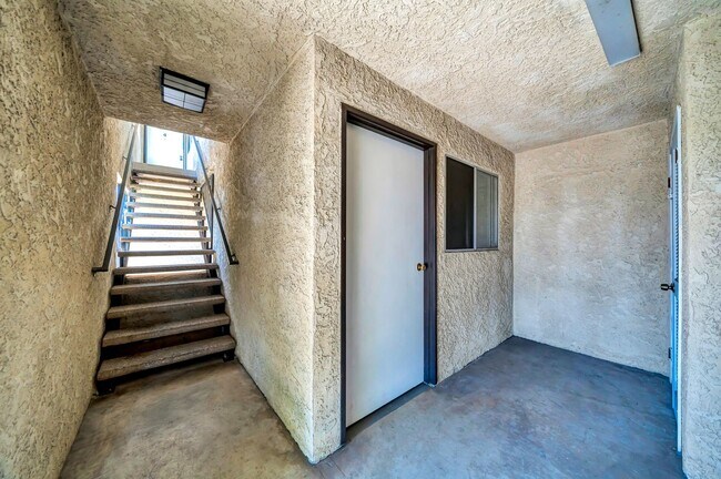 Building Photo - 6003 Craner Ave