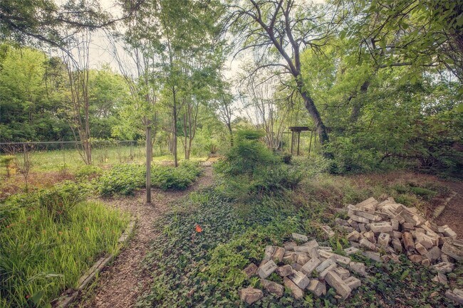 Building Photo - 13927 Lynnwood Ln