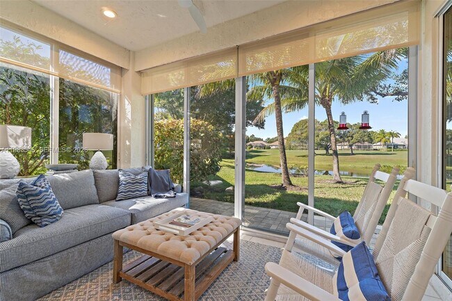 Building Photo - 1832 SW Willowbend Ln