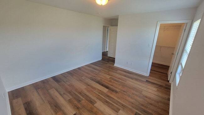 Building Photo - The 5 Bedroom You've Been Looking For!!