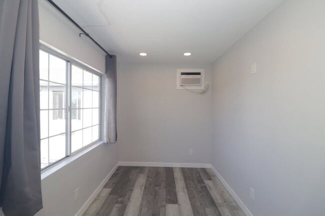 Building Photo - 4239 Swift Ave