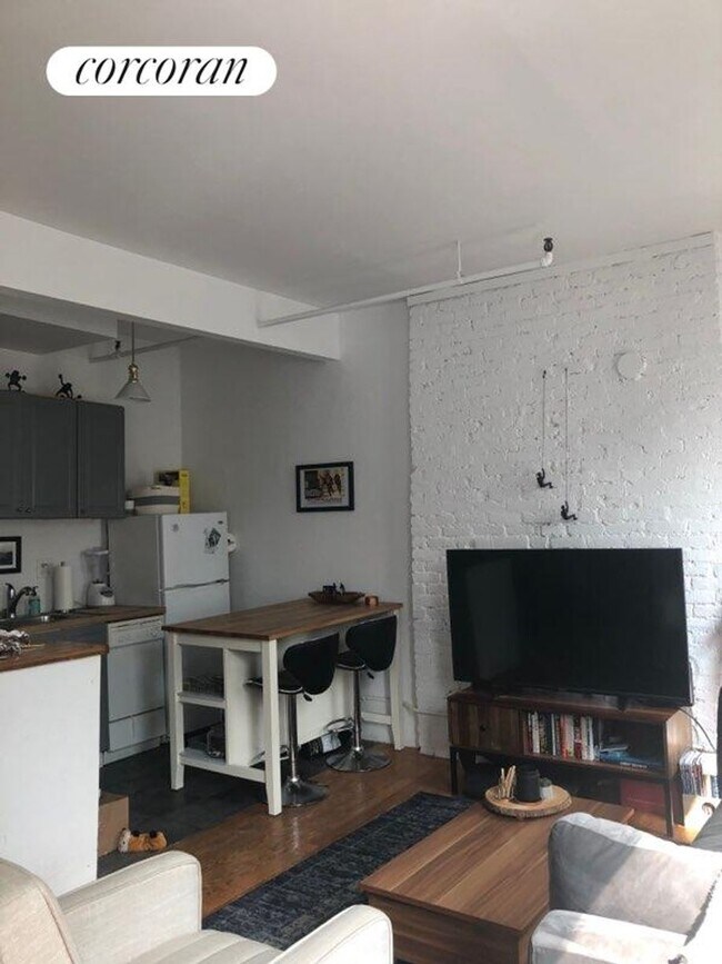 Primary Photo - 496 LaGuardia Pl